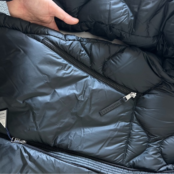 Moncler | SOULIER SHORT DOWN JACKET | Men’s 2 (Medium) | Navy Blue - Picture 7 of 13